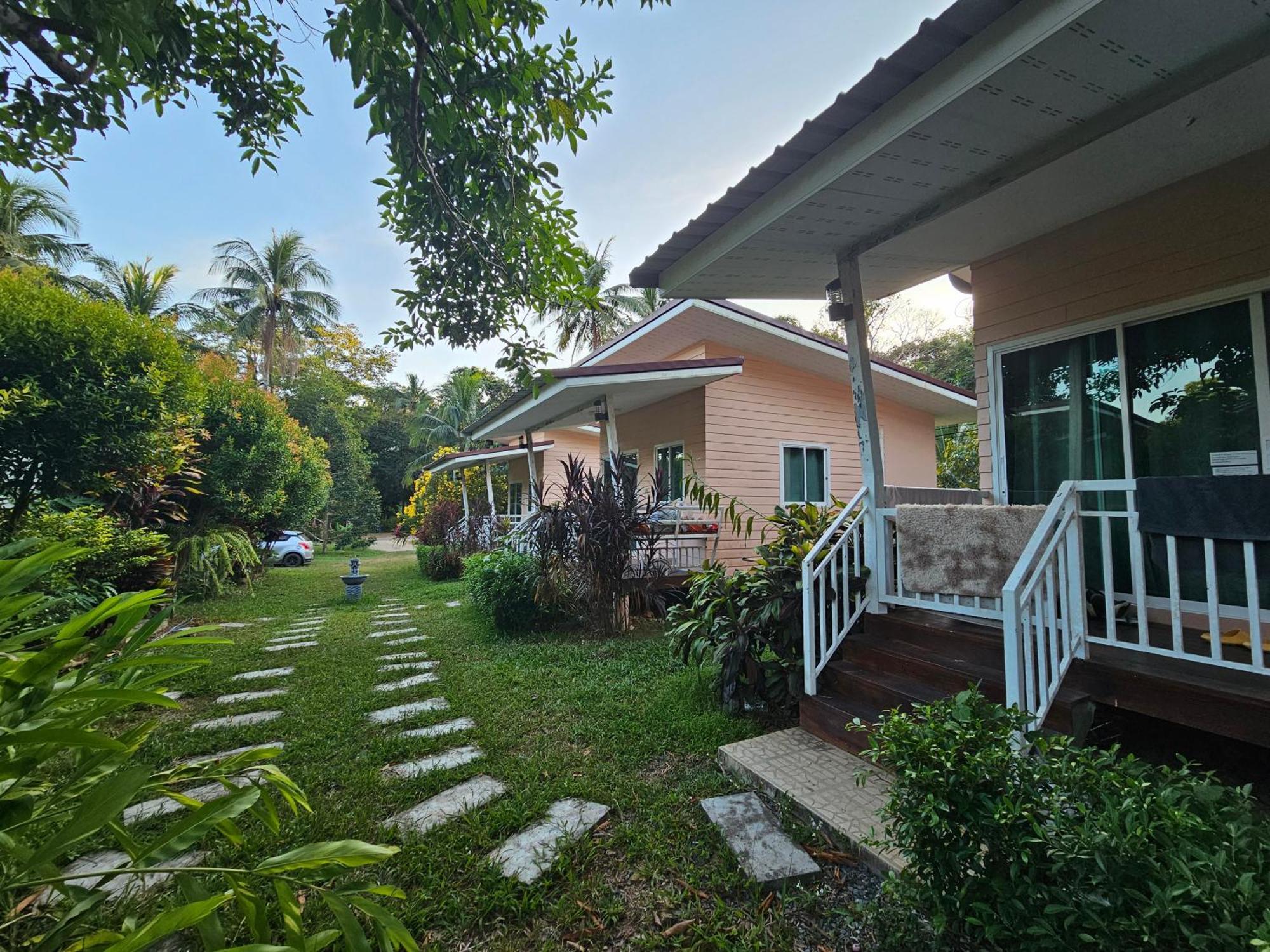 Baan Suan Khun Ta บ้านพักสวนคุณตา Koh Chang Exterior foto